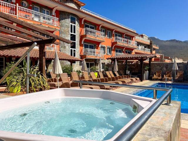 Suite met zitgedeelte en balkon