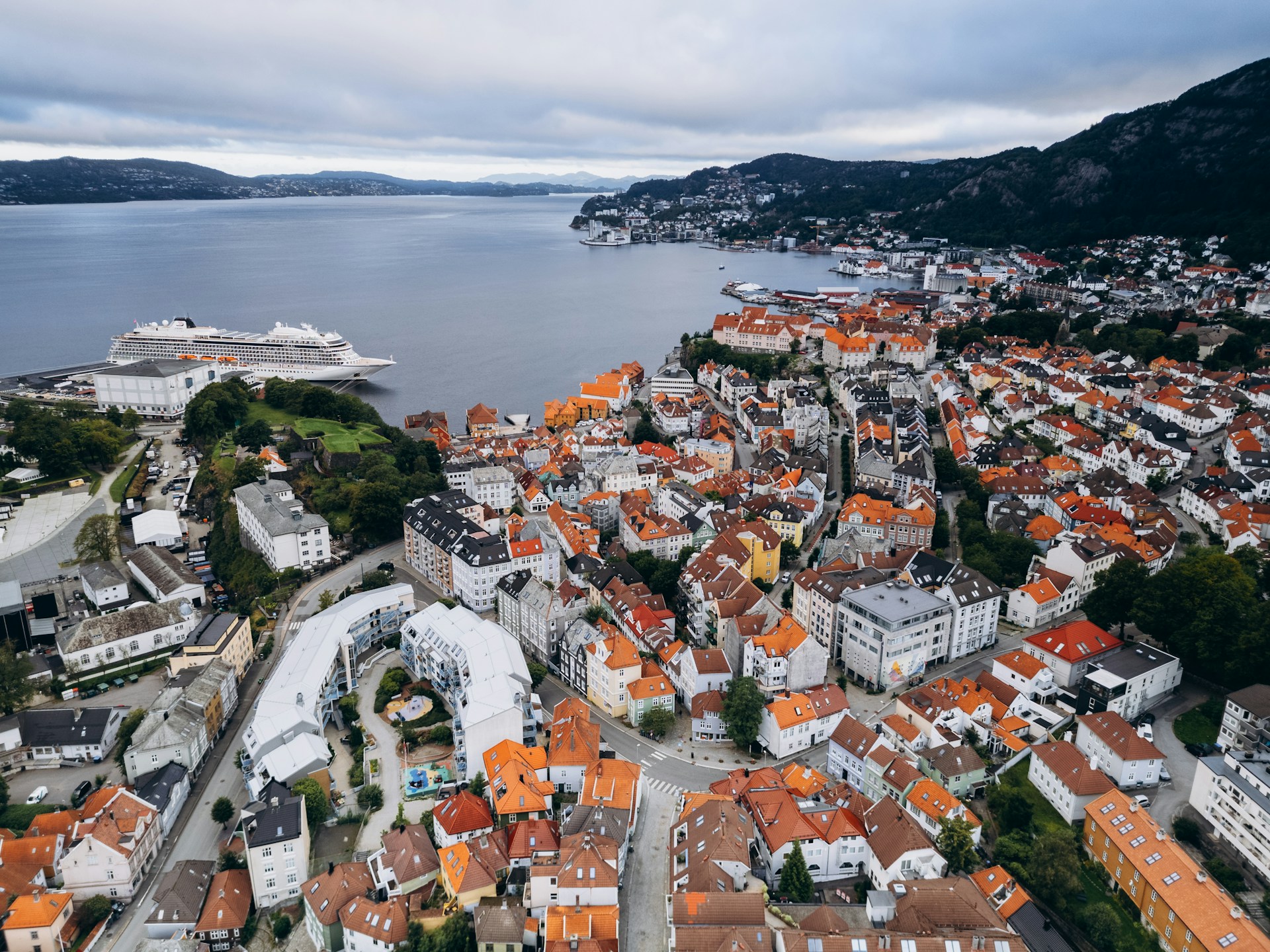 Bergen &ndash; haven en promenades