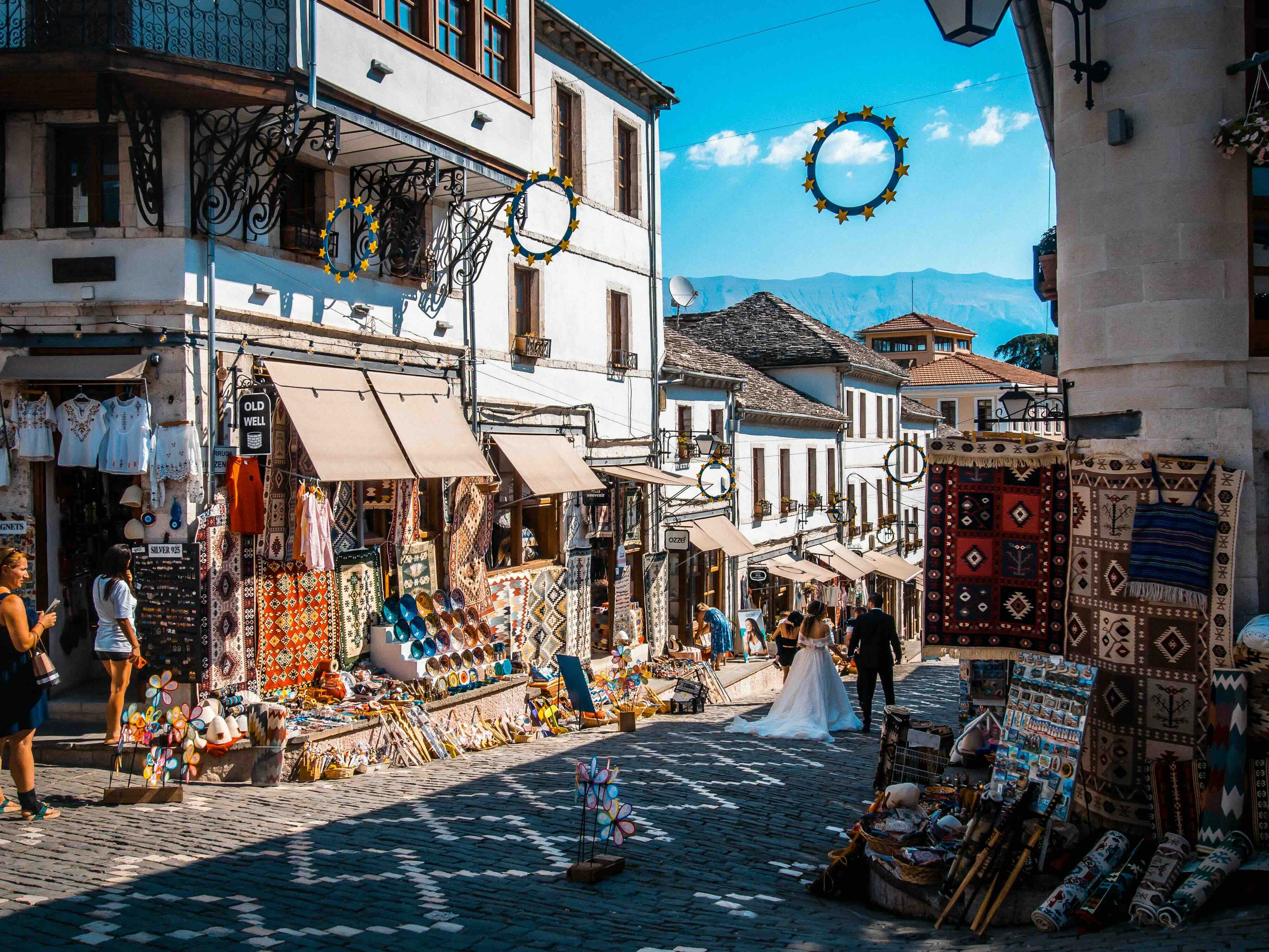 Gjirokast&euml;r &ndash; steile straatjes en leistenen daken