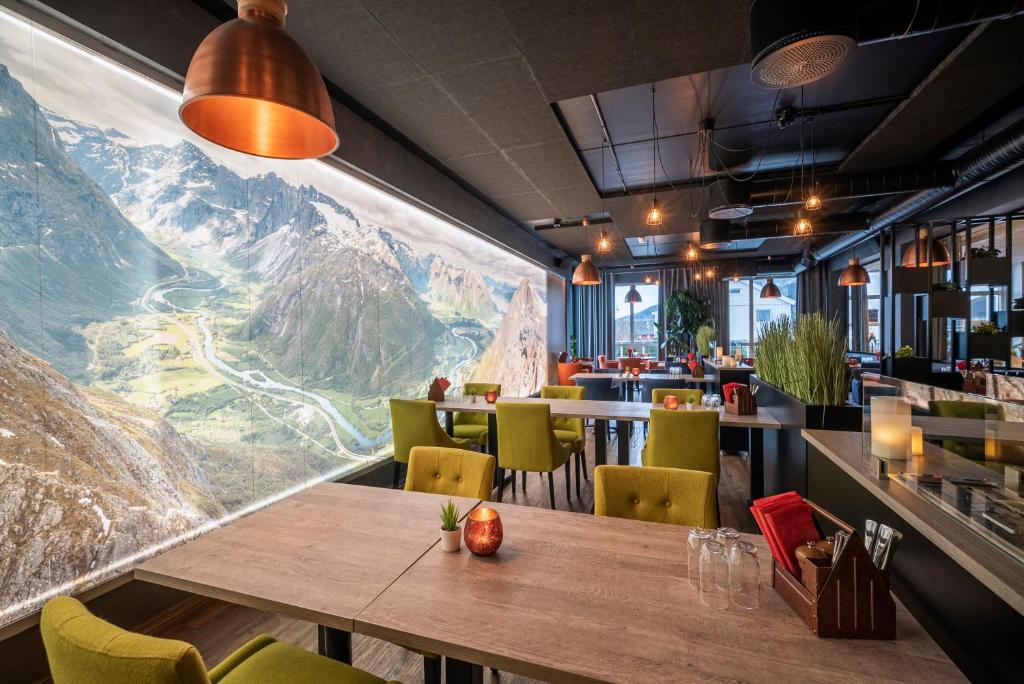 Grand Hotel &Aring;ndalsnes &ndash; lounge/restaurant