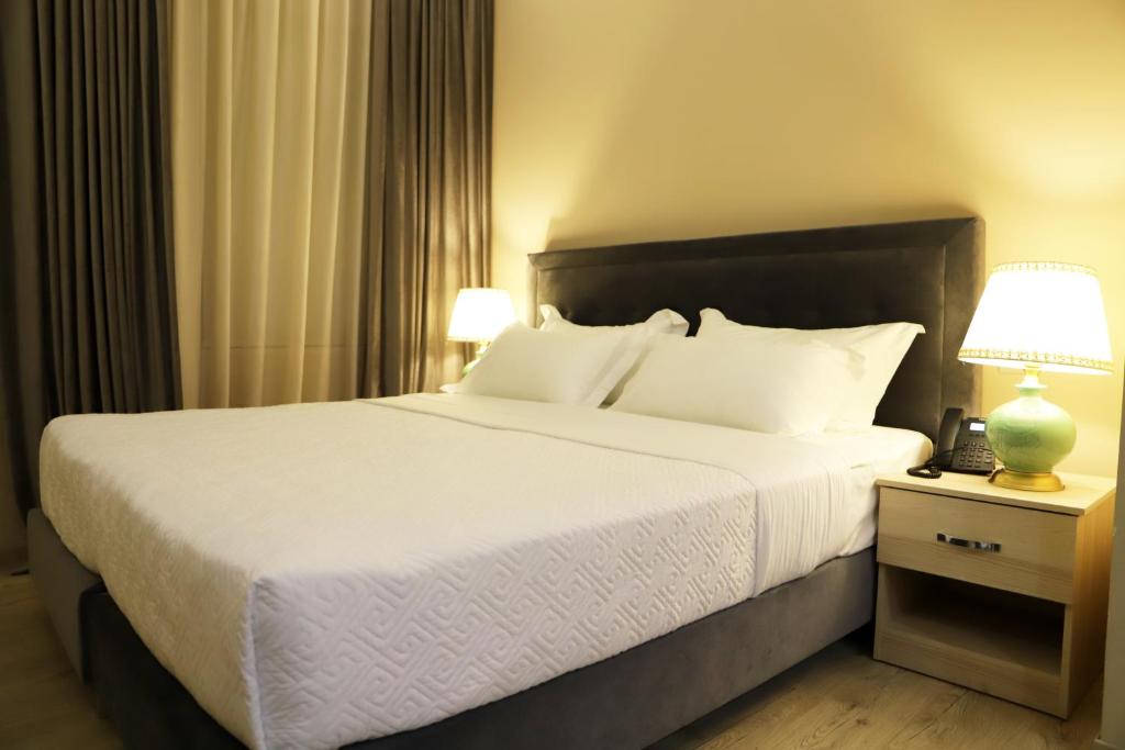 Moderne kamer met zitje