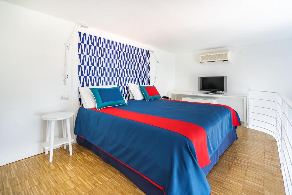 Hotel Torre Barbara &ndash; zwembad en terras