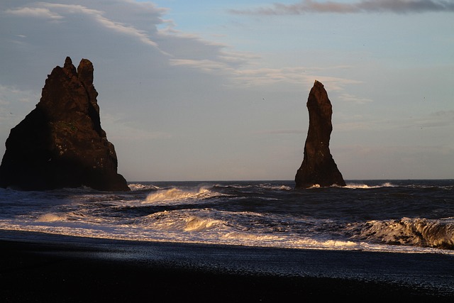 Seljalandsfoss met pad achter de val