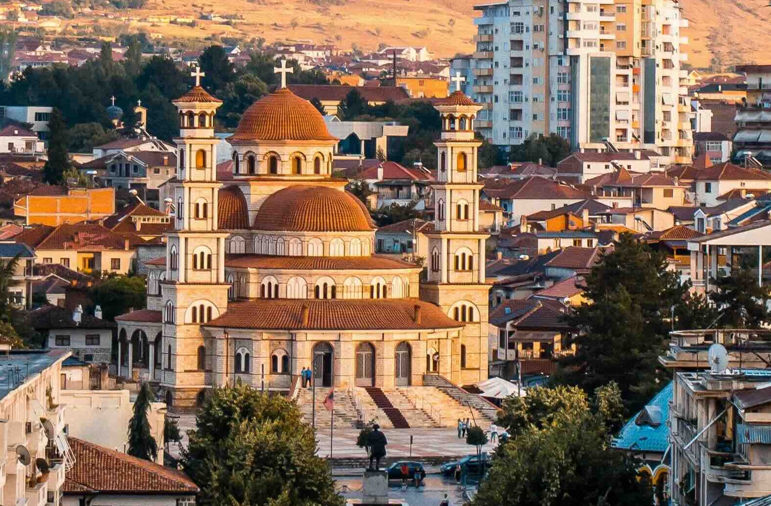 Uitzichtpunt over weg en hooglanden