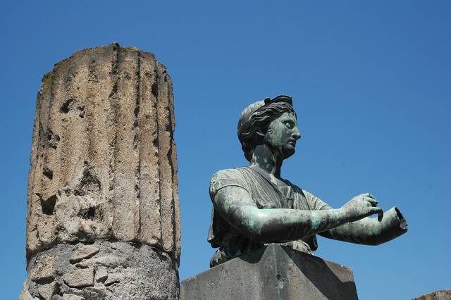 Ruïnes van Pompeï met Vesuvius