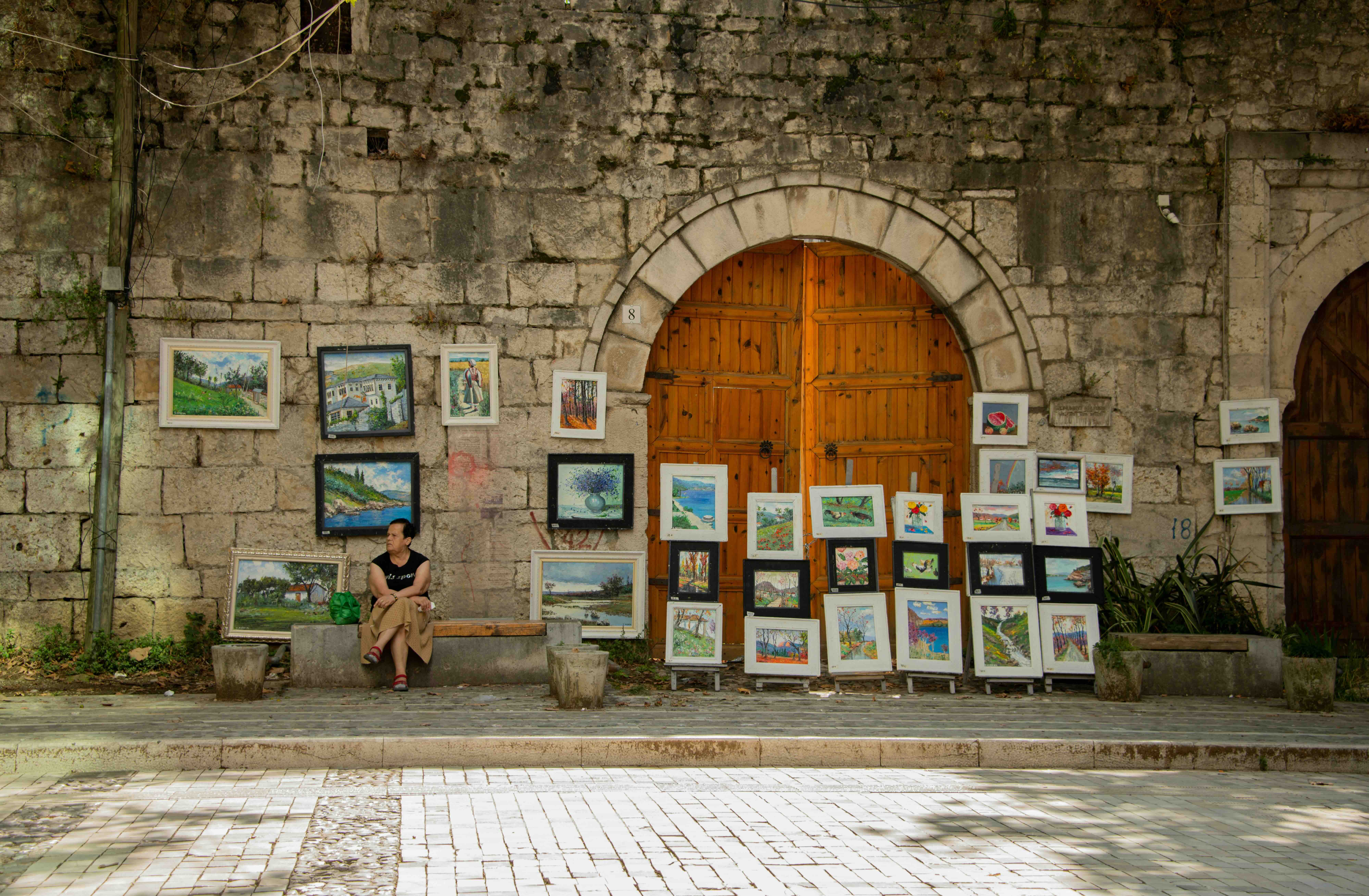 Skanderbeg-plein met nationale vlag
