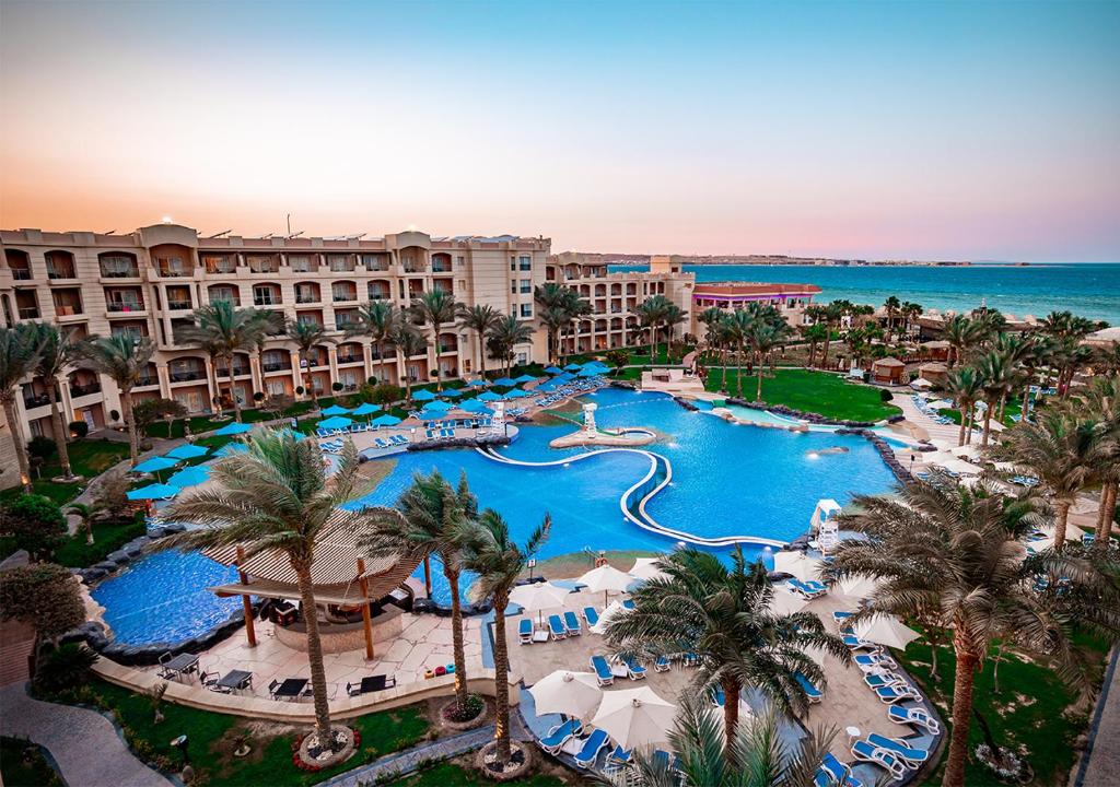 Tropitel Sahl Hasheesh &ndash; hoofdfacade & zwembad