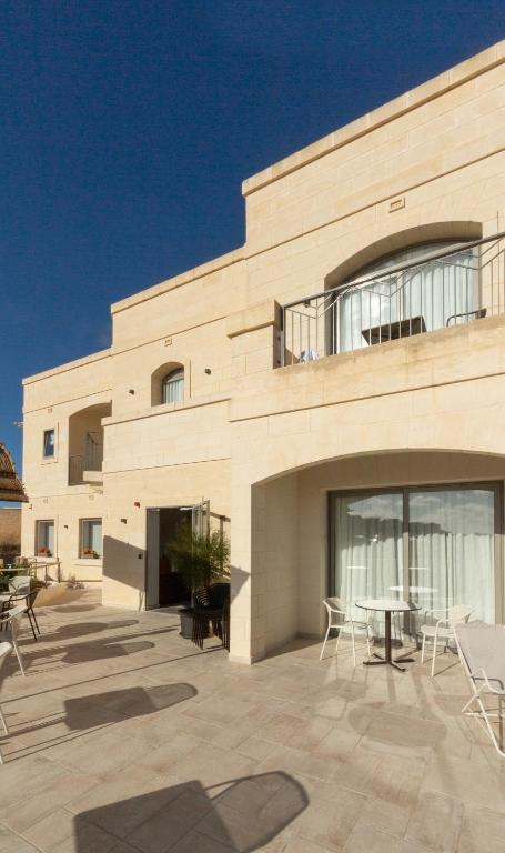 Villa dei Venti &ndash; zwembad en ligbedden