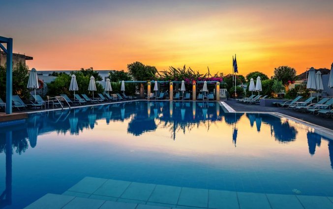 Zwembad van Aparthotel Nissia Kamares