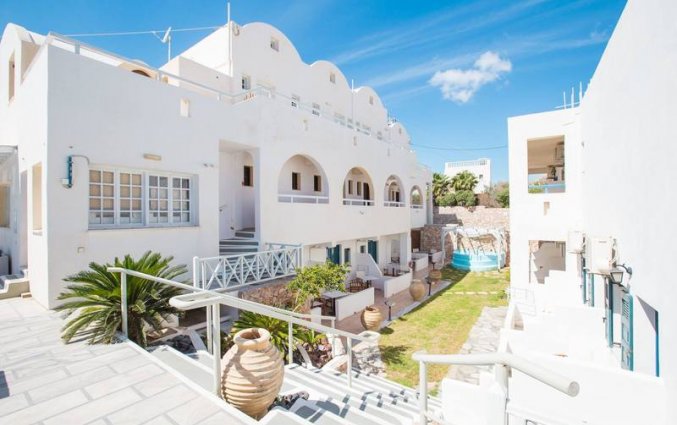 De binnenplaats van Hotel Iliada Santorini