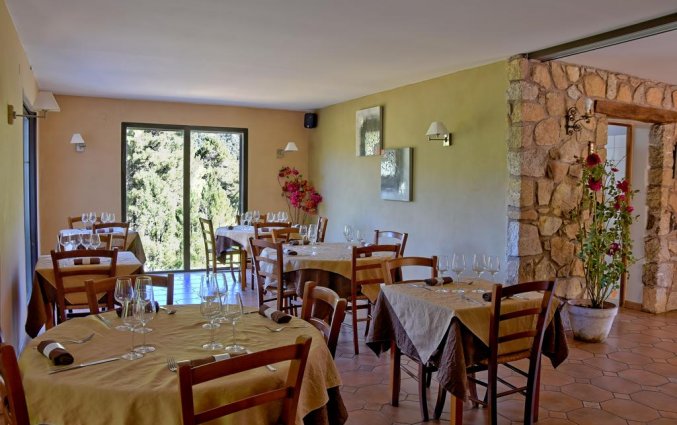 Restaurant van hotel Des Deux Sorru in Corsica