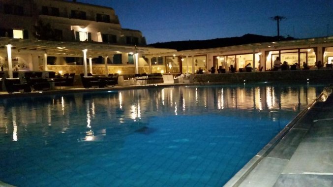Zwembad Hotel Yiannaki