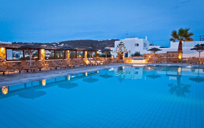 Zwembad Hotel Yiannaki
