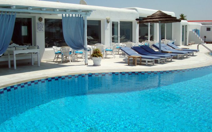 Buitenzwembad Hotel Giannoulaki