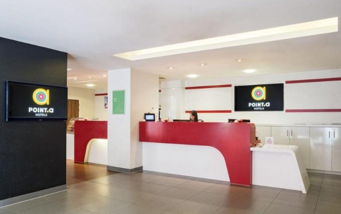 Receptie van Hotel Point A Paddington in Londen