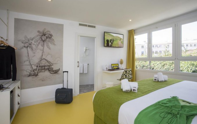 Tweepersoonskamer met tweepersoonsbed van hotel Casual Malaga del Mar in Malaga