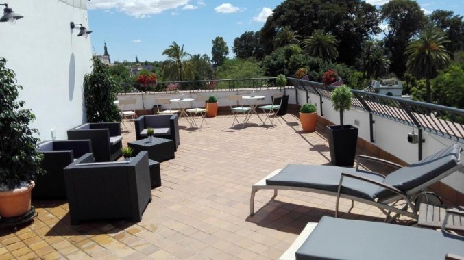 Zonneterras van Azz Hotel Doña Manuela in Sevilla