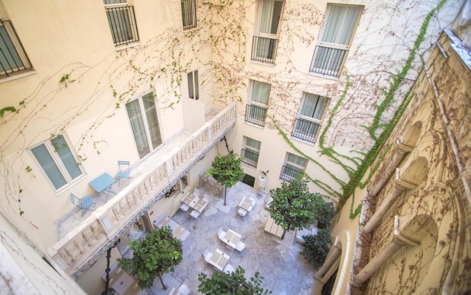 Binnenplaats van Hotel Petit Palace Santa Cruz in Sevilla