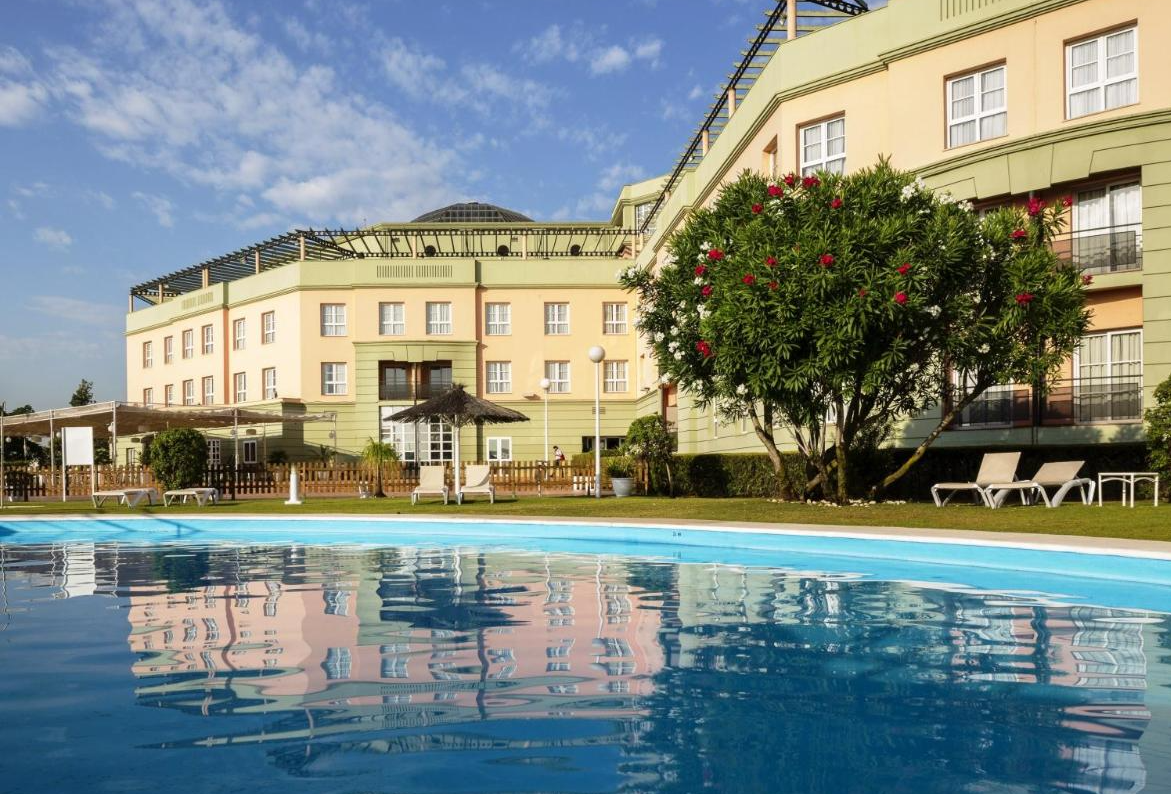 Zwembad van Ilunion Alcora Sevilla