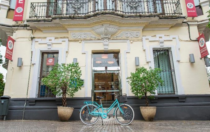 Ingang Hotel Petite Palace Canalejas in Seville