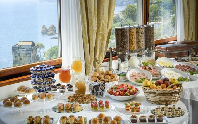 Ontbijtzaal van Hotel Lloyd's Baia in Amalfi