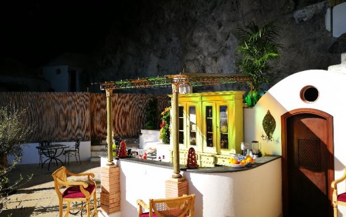 Terras van Hotel Badia Santa Maria de Olearia aan de Amalfikust