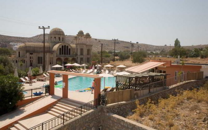 Buitenzwembad van Appartementen Lindos Portes op Rhodos