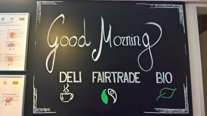 bord in restaurant van hotel Boutique Stadthalle in Wenen