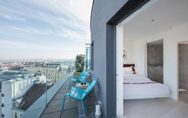 Balkon vanaf kamer van hotelo Ruby Marie stedentrip Wenen