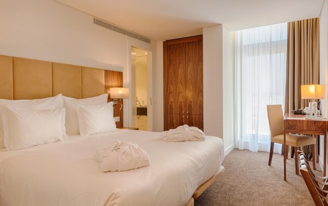 Tweepersoonskamer met tweepersoonsbed van hotel Premium Porto Downtown in Porto