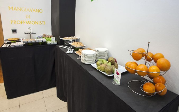 Ontbijtbuffet van hotel Casual Valencia del Cine stedentrip Valencia