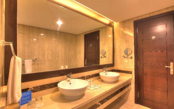 Badkamer van een tweepersoonskamer van Hotel Aqua Fun Club Marrakech in Marrakech