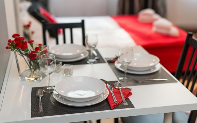 Eettafel van een appartement van appartementen Happy Tower Krakow in Krakau