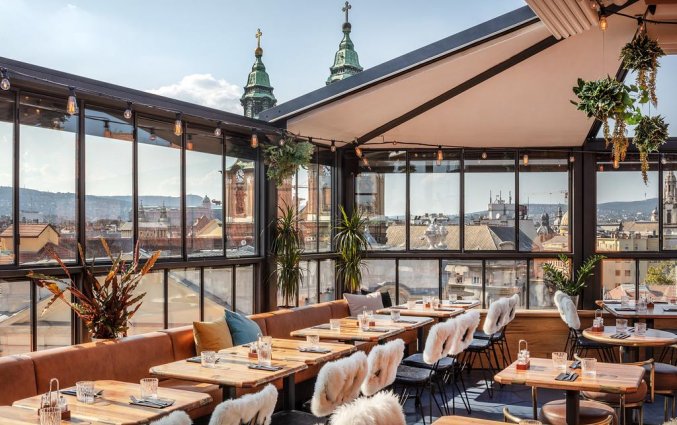 Dakterras met uitzicht vanaf hotel Rum in Budapest
