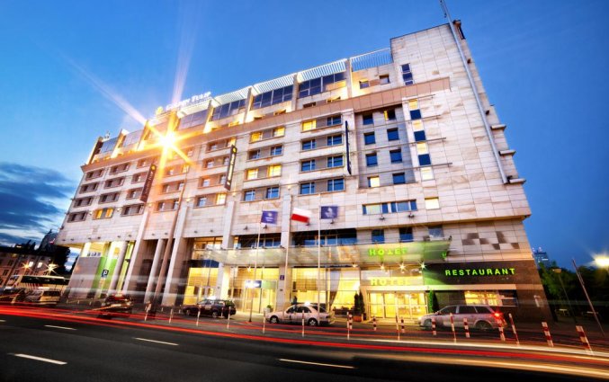 Vooraanzicht van Hotel Golden Tulip Warsaw Centre