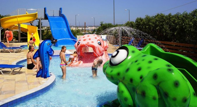 Kinderzwembad bij Hotel Mediterraneo