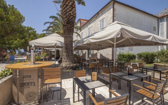 Terras van Hotel Bluesun Alga in Dalmatië