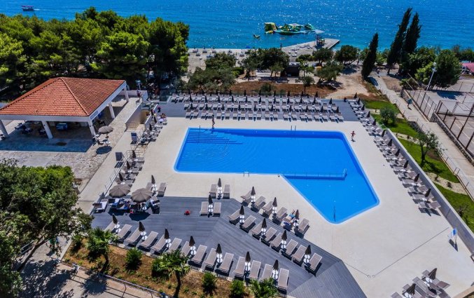 Buitenzwembad van Hotel Medena in Dalmatië