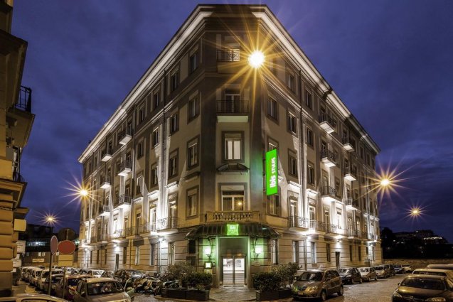 Buitenkant van Hotel Ibis Styles Napoli Garibaldi stedentrip Napels