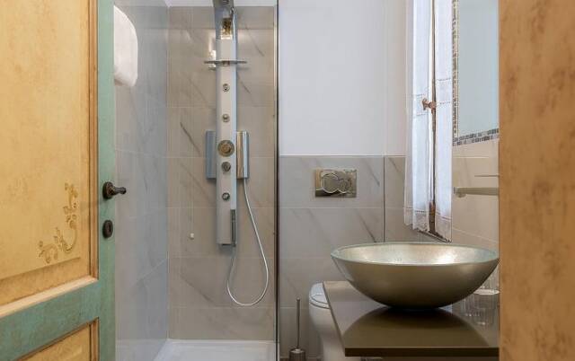 Badkamer van een tweepersoonskamer van Residenza Conte di Cavour in Florence