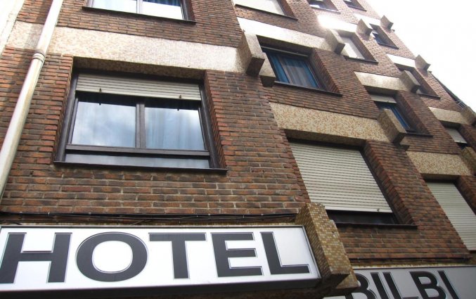 Vooraanzicht van hotel Bilbi Bilbao