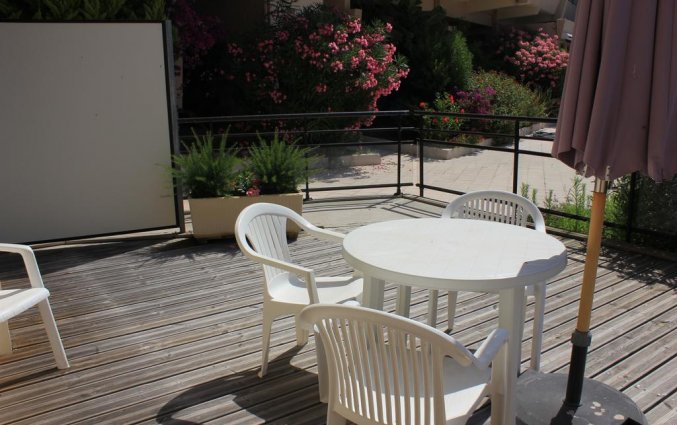 Terras bij appartement van Résidence Les Calanques op Corsica