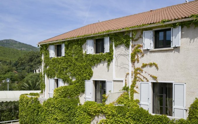 Buitenaanzicht van Hotel U Ricordu op Corsica