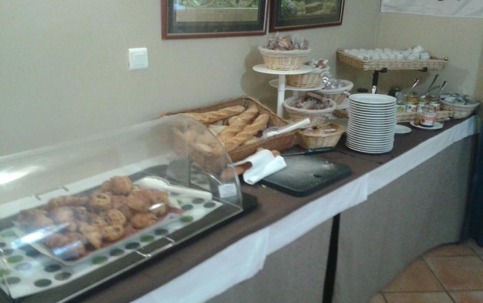 Ontbijtbuffet van Hotel U Ricordu op Corsica