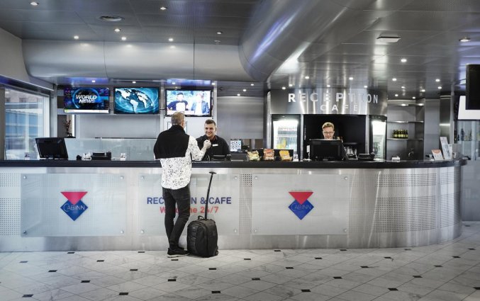 Receptie van hotel Cabinn City Kopenhagen