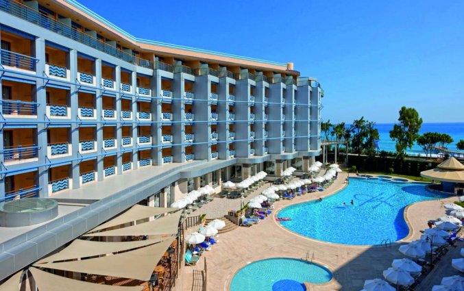 Buitenaanzicht van hotel Grand Kaptan