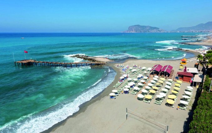 Strand van hotel Grand Kaptan