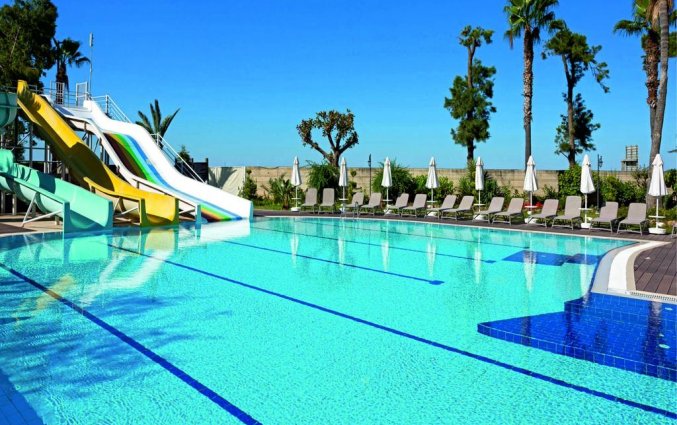 Zwenbad van hotel Grand Kaptan