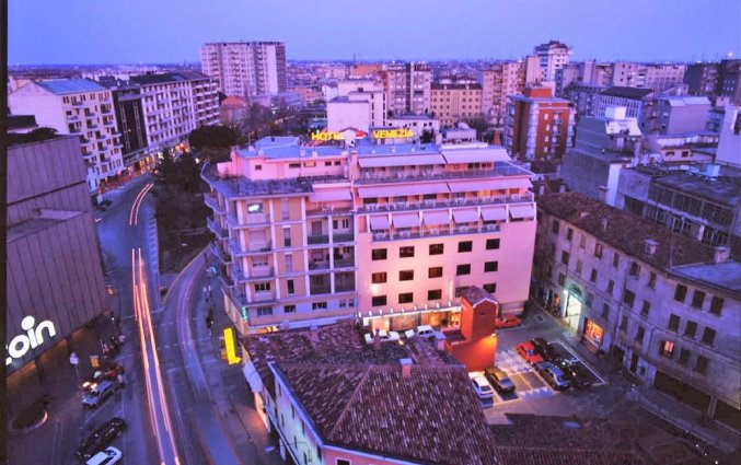 Bovenaanzicht van hotel Venezia