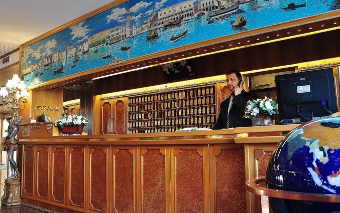 Receptie van hotel Venezia